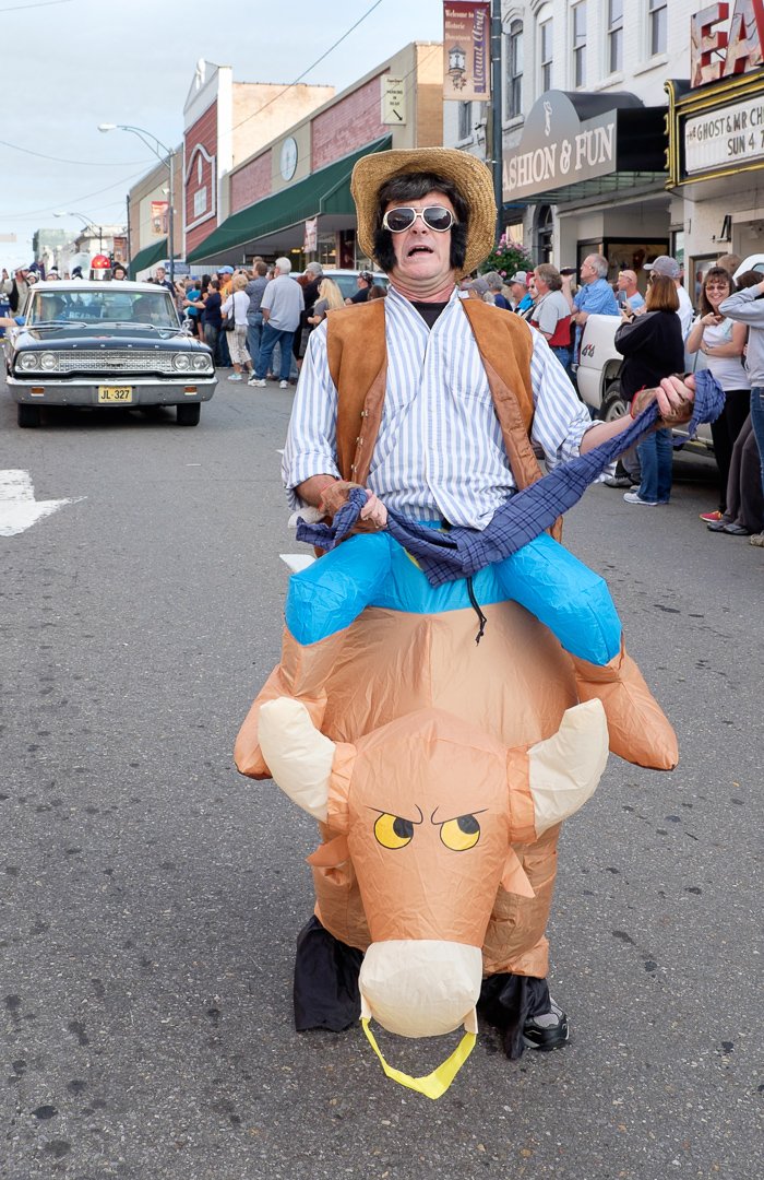 parade140924015.jpg